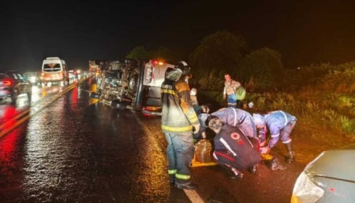 Motorista embriagado causa acidente grave em rodovia de Três Lagoas e dez ficam feridos