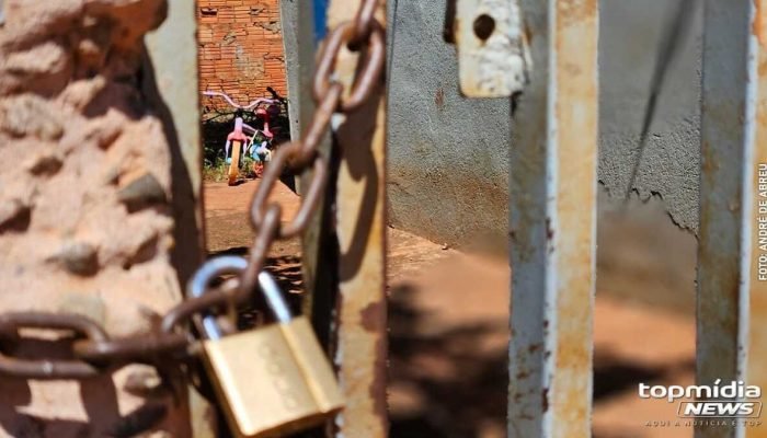 Mãe é presa por abandonar filhas pequenas em Corumbá