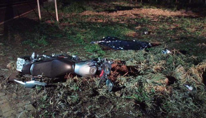 Motociclista morre ao ser atropelado por van em Dourados