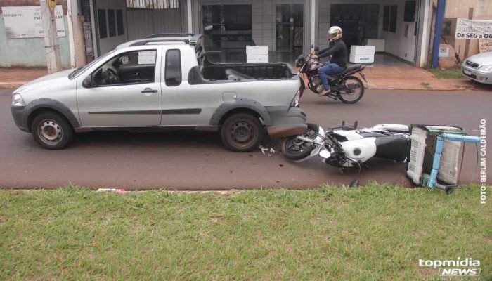 Motociclista colide em picape na Av. Guaicurus após não perceber redução de velocidade