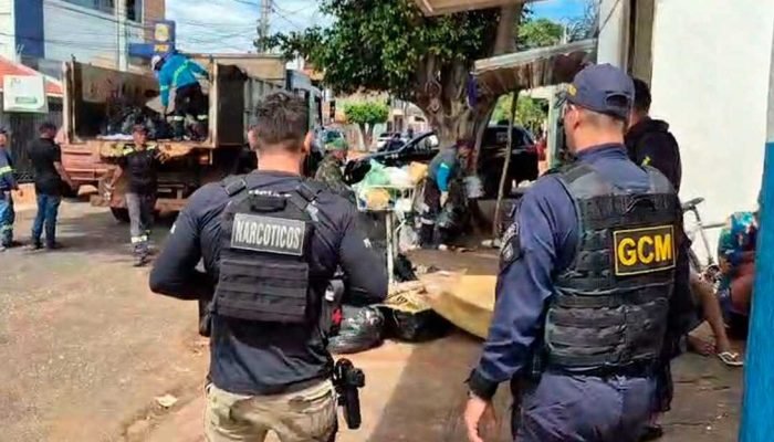 Ação no Centro Pop prende dois e faz ‘limpeza’ de entulhos em Campo Grande Ação no Centro Pop prende dois e faz 'limpeza' de entulhos em Campo Grande