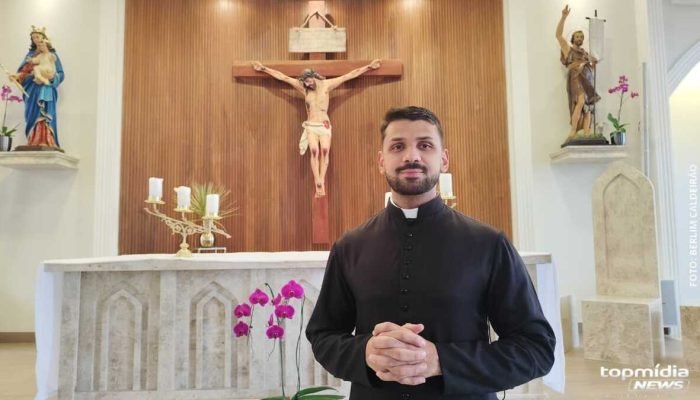 Vigília da Juventude ilumina Paróquia em Campo Grande