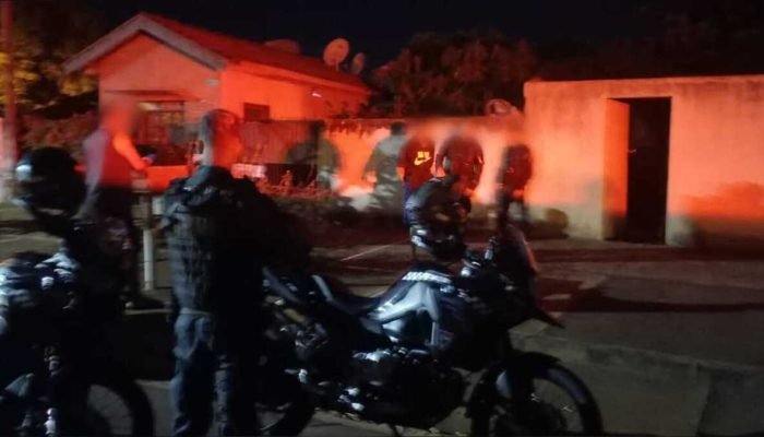 Homem é preso ao mostrar órgão genital para mulheres e crianças em Três Lagoas Homem é preso ao mostrar órgão genital para mulheres e crianças em Três Lagoas