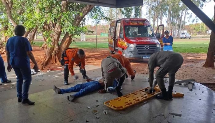 Funcionário Cai de Telhado do Detran em Campo Grande e Fica Gravemente Ferido