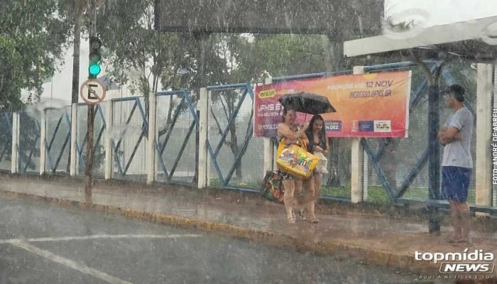 Chuva Intensa Surpreende Motoristas em Campo Grande