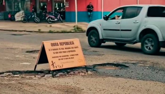 Buraco coloca pedestres e alunos em risco há 10 meses no Nova Lima