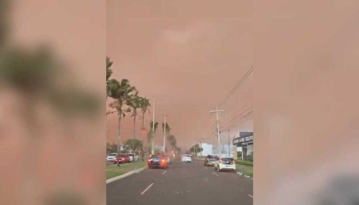 Tempestade de poeira e ventos fortes atingem Chapadão do Sul, causando danos e alerta