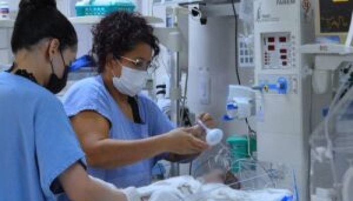 Ampliação da licença-paternidade para pais de bebês prematuros é aprovada em comissão