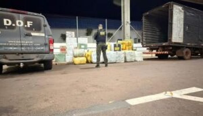 Policiais do DOF apreendem caminhão com carga milionária